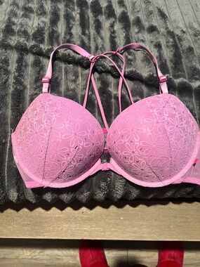 Victoria's Secret front-closure Lavender Pink Lace Push-Up Bra with Strappy Back